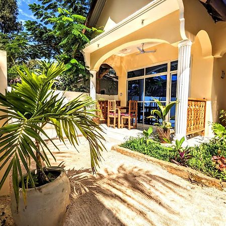 Mkadi Beach House Hotel นูงวี ภายนอก รูปภาพ