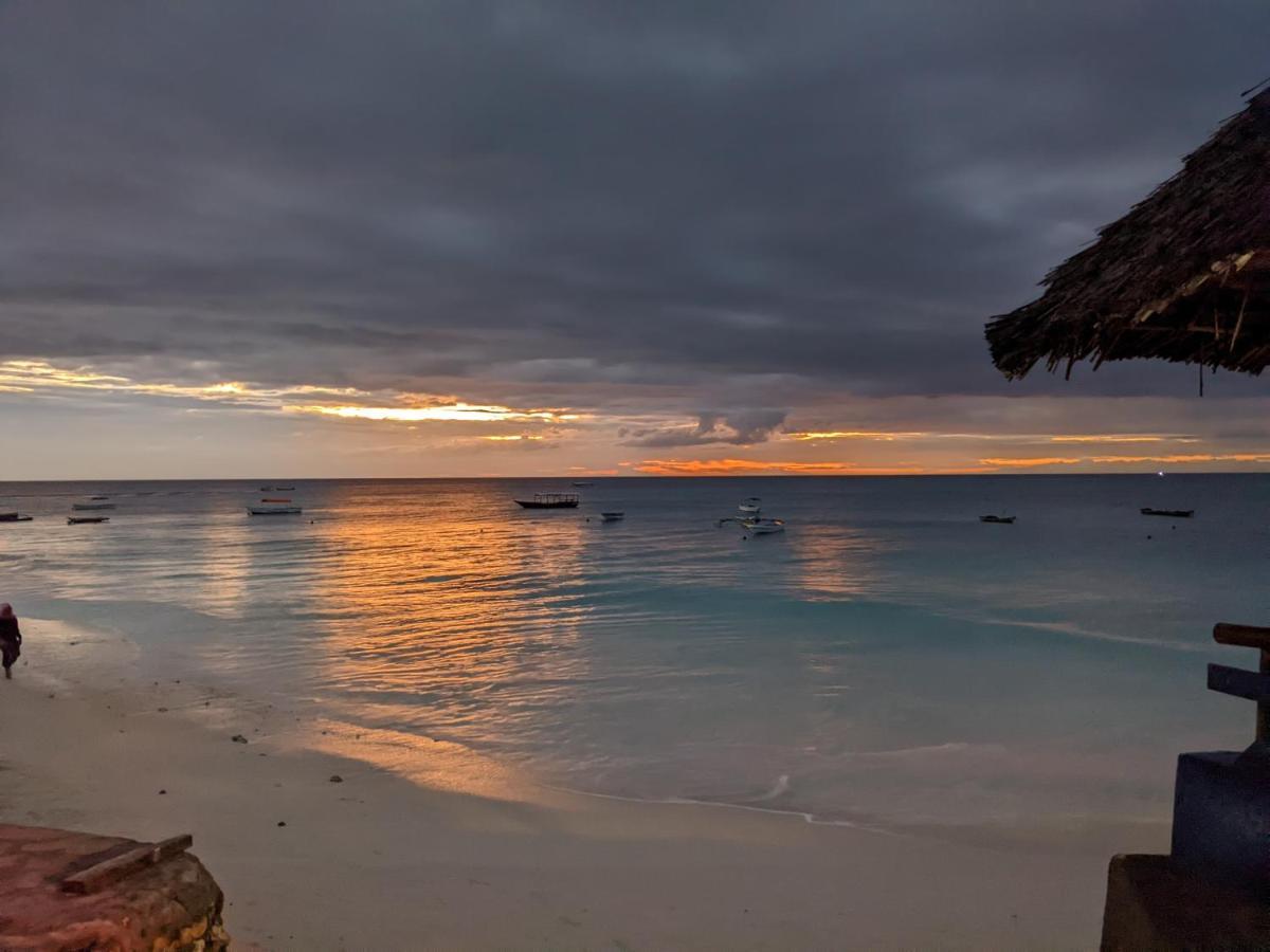 Mkadi Beach House Hotel นูงวี ภายนอก รูปภาพ