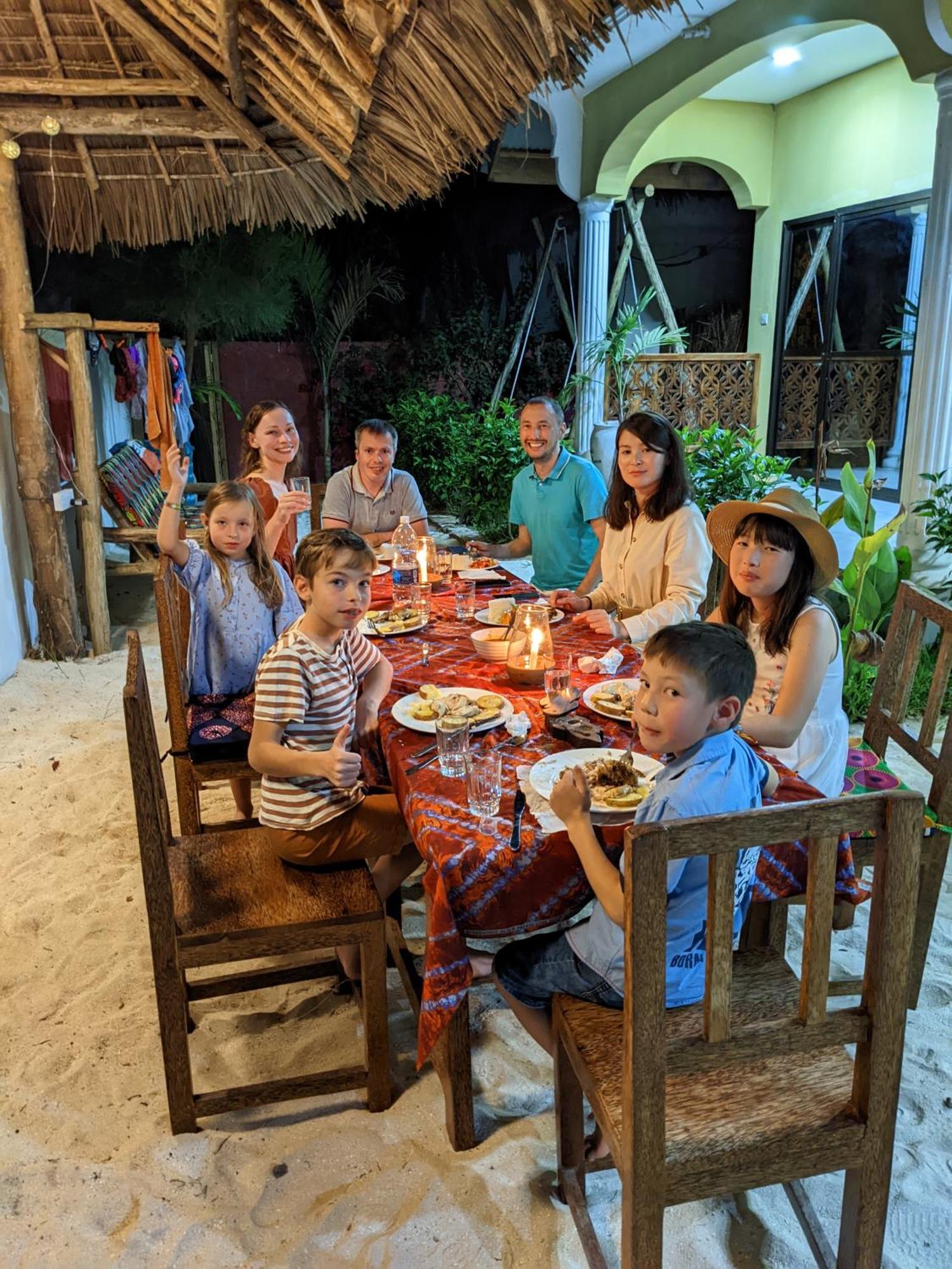 Mkadi Beach House Hotel นูงวี ภายนอก รูปภาพ