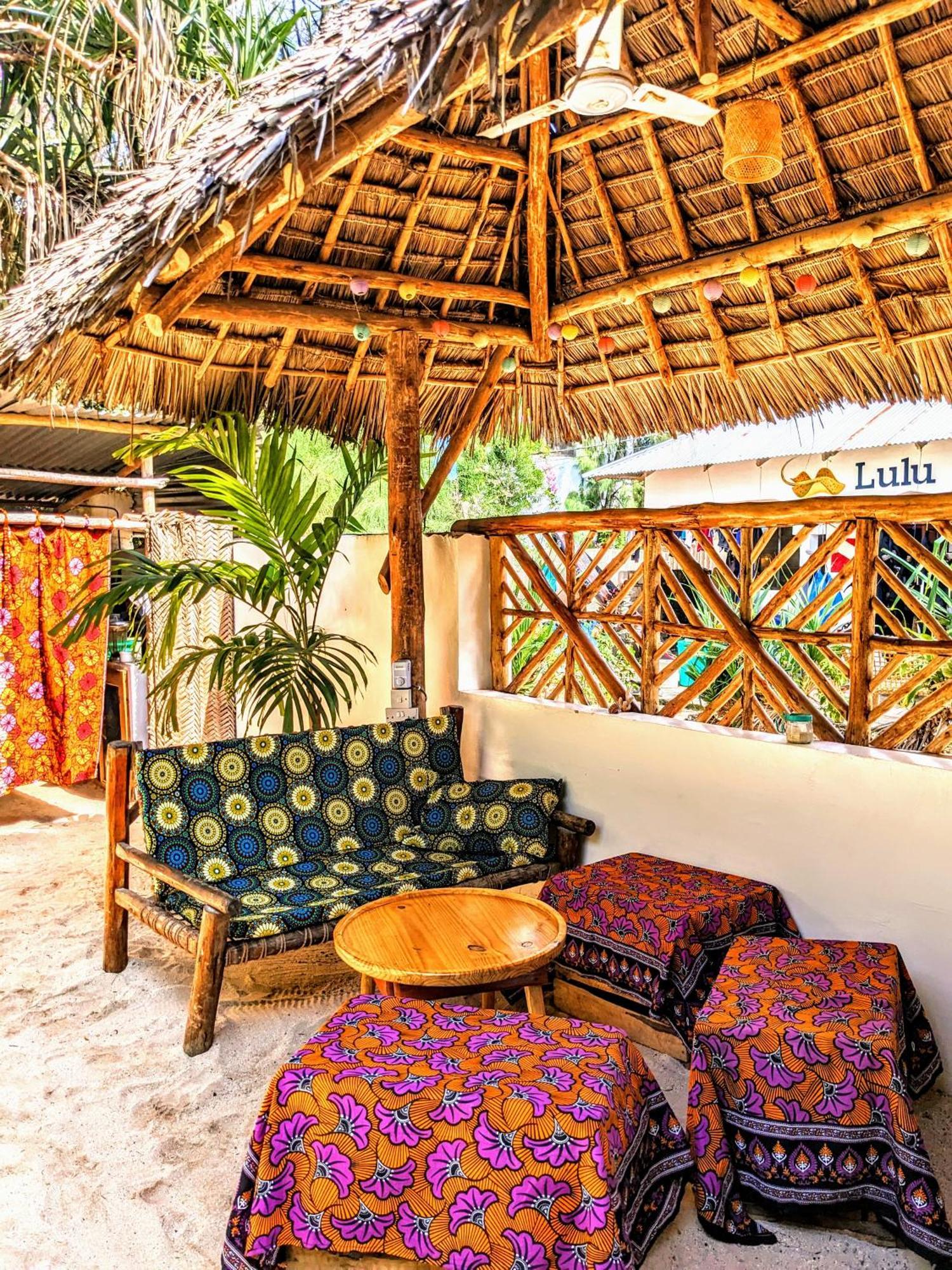 Mkadi Beach House Hotel นูงวี ภายนอก รูปภาพ