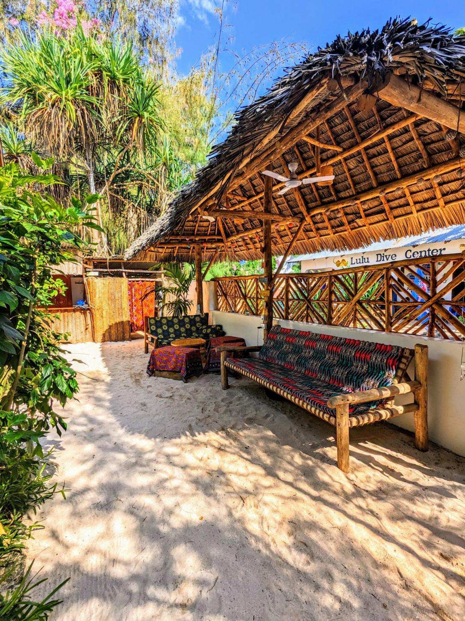 Mkadi Beach House Hotel นูงวี ภายนอก รูปภาพ
