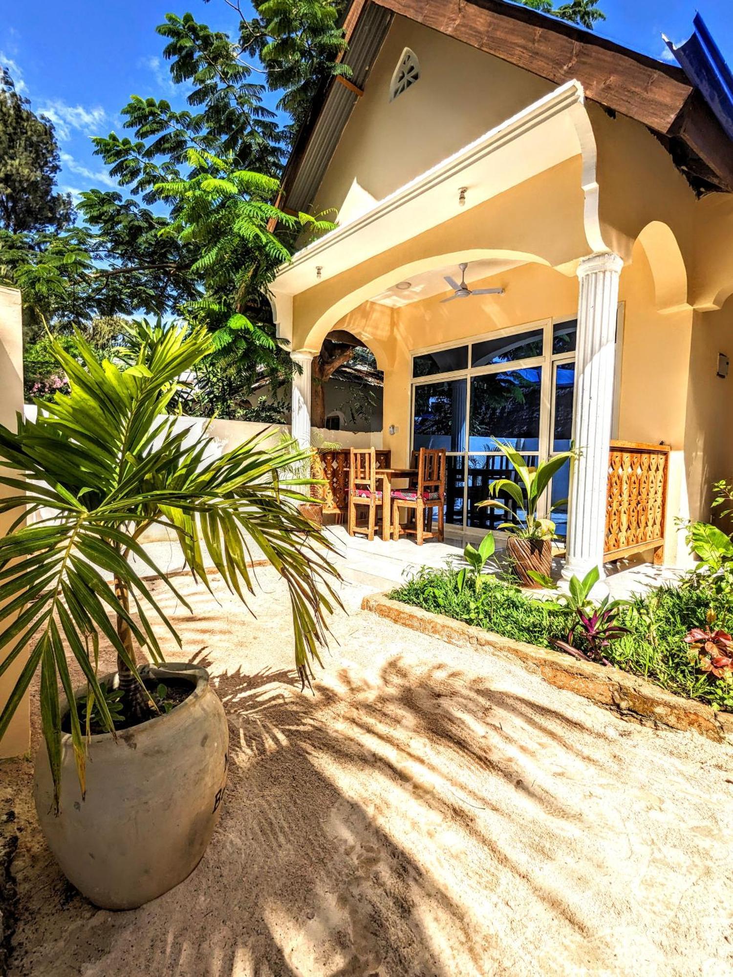 Mkadi Beach House Hotel นูงวี ภายนอก รูปภาพ